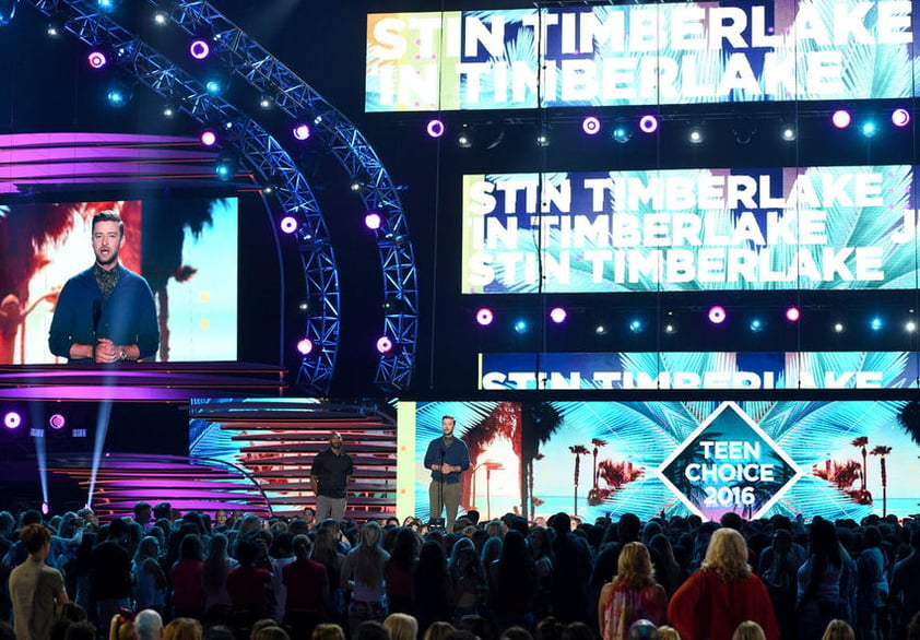 “No cuentes los días, haz que los días cuenten”, fue una de las frases con las que Justin Timberlake recordó a Muhammad Ali durante su discurso que se llevó la gala de los Teen Choice Awards celebrada anoche en California.