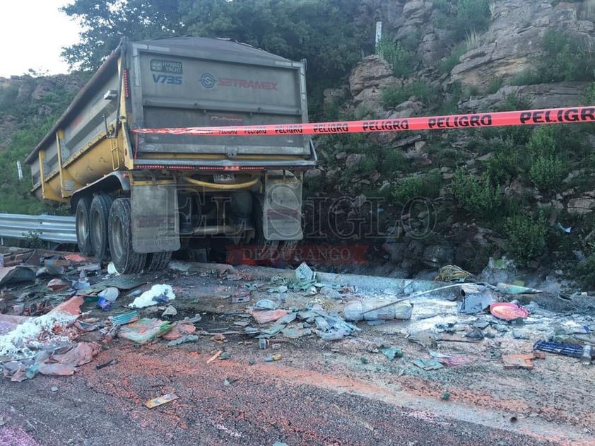 El acompañante del ahora occiso resultó con lesiones de gravedad, teniendo ambos su domicilio en la capital duranguense.