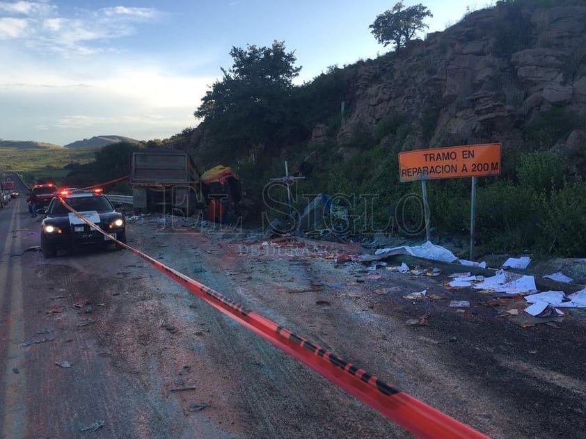 Eran las 8:00 de la mañana cuando en la cabina de radio de Protección Civil se recibió el reporte de un accidente, en el kilómetro 251+600 de la citada rúa, lugar al que llegaron también los agentes de la Policía Federal para tomar conocimiento del siniestro.