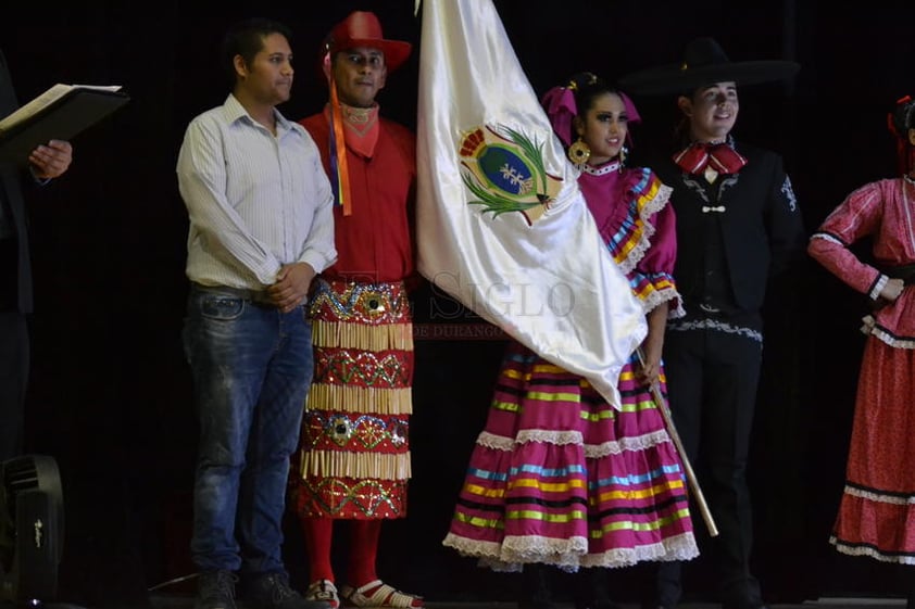 Actuaciones de Holanda "Dutch Dancers" dirigida por Abraham B. Groothuis y el Grupo Folklórico Magisterial "Huehuecóyotl", que dirige Carlos G. Terrazas.