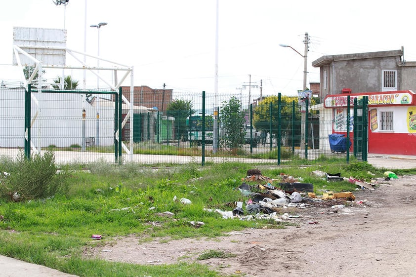 A través del deporte, se intenta combatir ciertos males sociales; pero a veces los males vencen incluso a la integridad de las instalaciones.