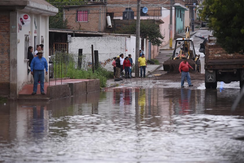 Pese a los encharcamientos, algunas obras continuaron los trabajos.