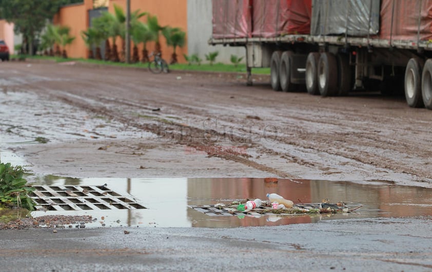 La basura, una de las principales causas de los encharcamientos.