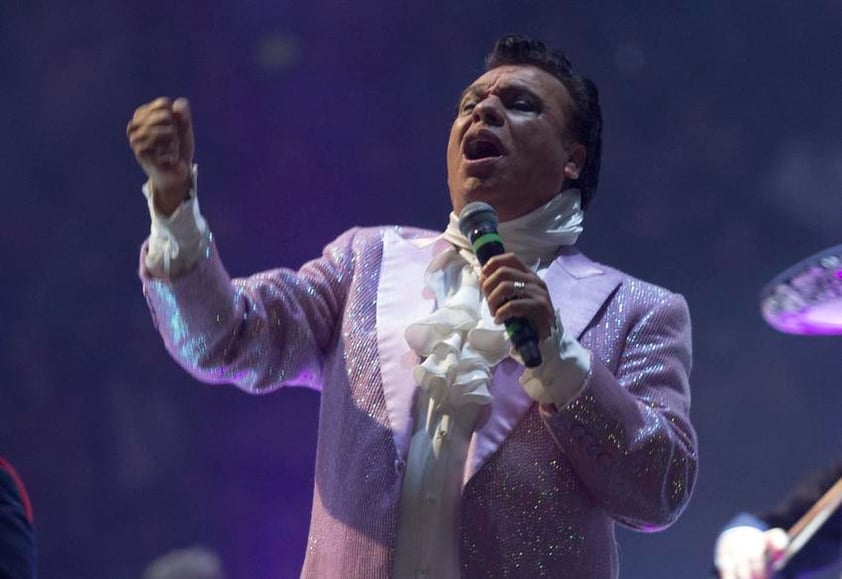 En 2015 lanzó al mercado su disco Los dúo, con la colaboración Vicente Fernández, Marco Antonio Solís, Isabel Pantoja, Juanes, Laura Pausini, Alejandra Guzmán entre otros.