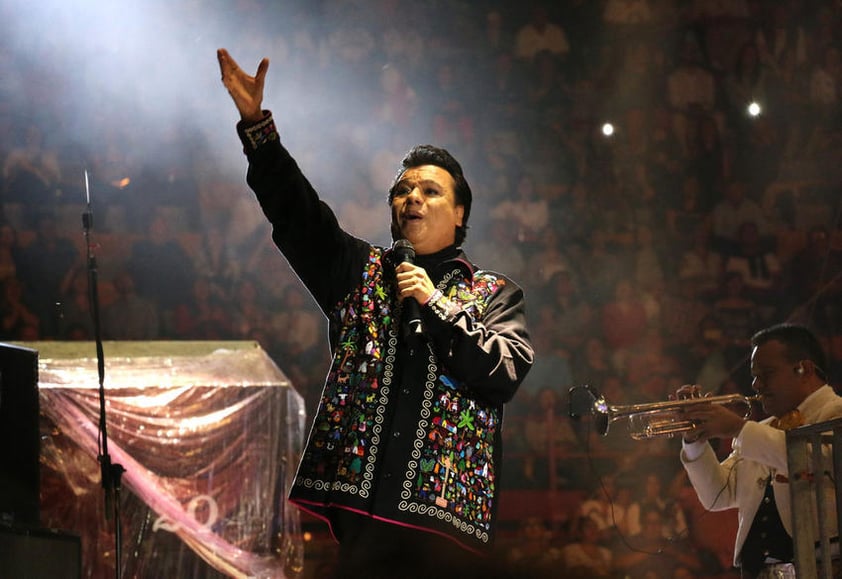 Juan Gabriel fue nominado al Grammy y recibió premios Billboard.