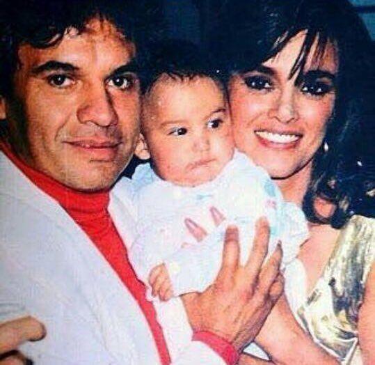 'No he dejado de llorar Te Amo y te amaré siempre. Eres un ídolo, maestro, extraordinario artista @soyjuangabriel', escribió Lucía Méndez, quien era amiga y comadre del intérprete.