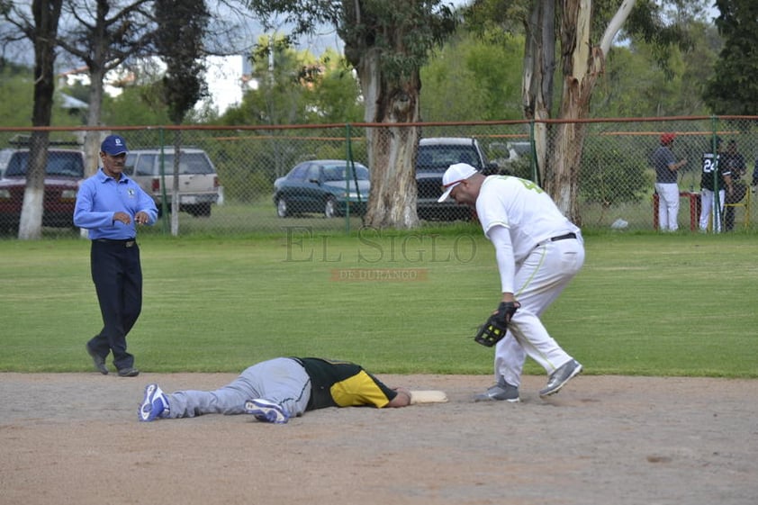 Grandes duelos se vivieron en el Slow Pitch del Club Campestre de Durango.