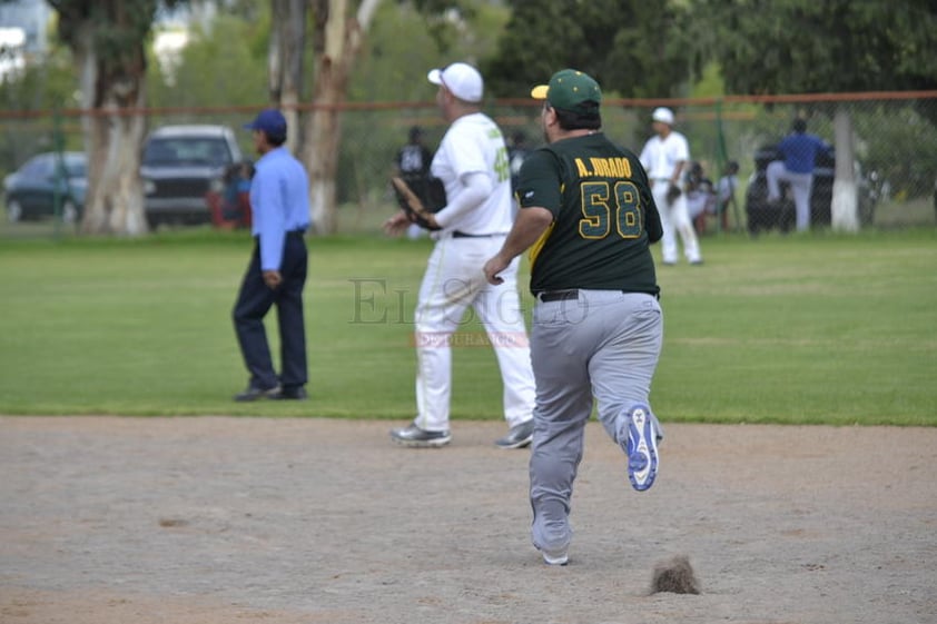 Grandes duelos se vivieron en el Slow Pitch del Club Campestre de Durango.