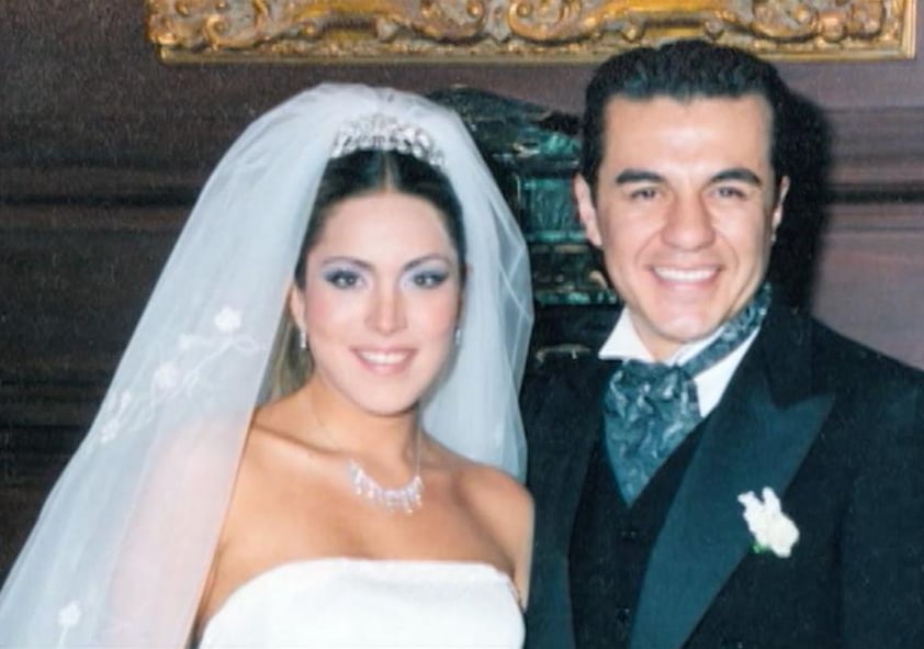 En el 2002, Adrián Uribe contrajo nupcias con la presentadora Karla Pineda con quien tuvo un hijo un año después de nombre Gael. Cinco años después, anunciarían a través de un comunicado su separación, argumentando que ambos habían tomado esa decisión, al darse cuenta que sus sentimientos habían cambiado.