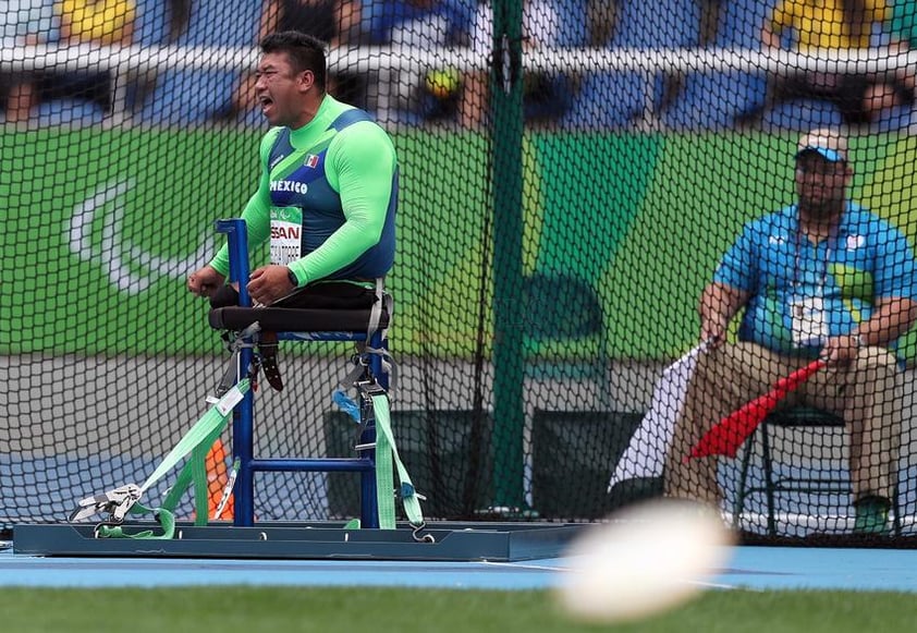 El mexicano Ricardo Robles de la Torre participa en la competencia masculina de atletismo de lanzamiento de disco de los Juegos Paralímpicos Río 2016 en el Estadio Olímpico de Río de Janeiro (Brasil).