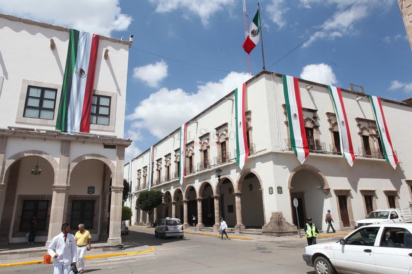 El Tribunal de Justicia también luce con los colores verde blanco y rojo.