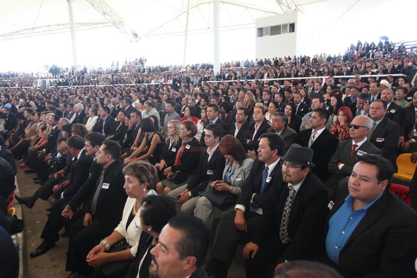 "Quien la ha hecho la va a pagar", dijo en medio de una notoria algarabía. También planteó un nuevo hospitalario de Segundo Nivel en Santiago Papasquiaro y la clínica de Atención Geriátrica en el Hospital General 450.