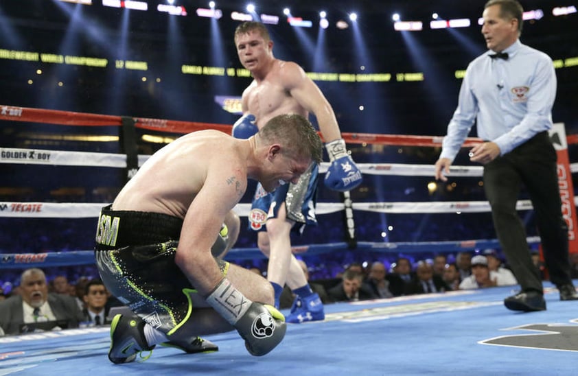 En el séptimo round Smith visitó por primera vez la lona tras recibir un golpe en el oído izquierdo. El inglés cayó por segunda ocasión al recibir un gancho al plexus.