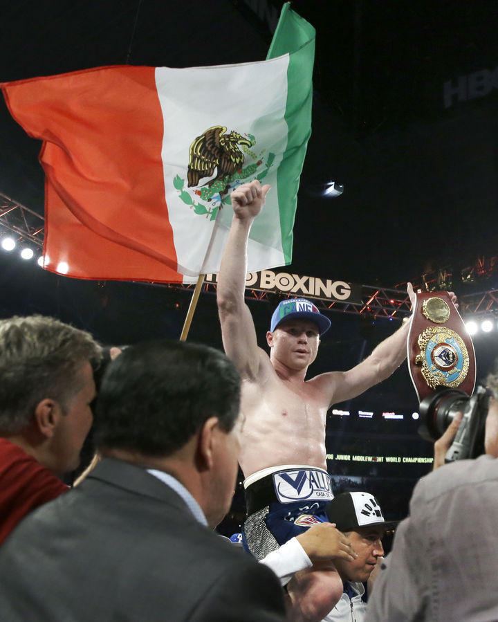 En el noveno un gancho al hígado definió la victoria de "Canelo", que disputó su combate 50 profesional.