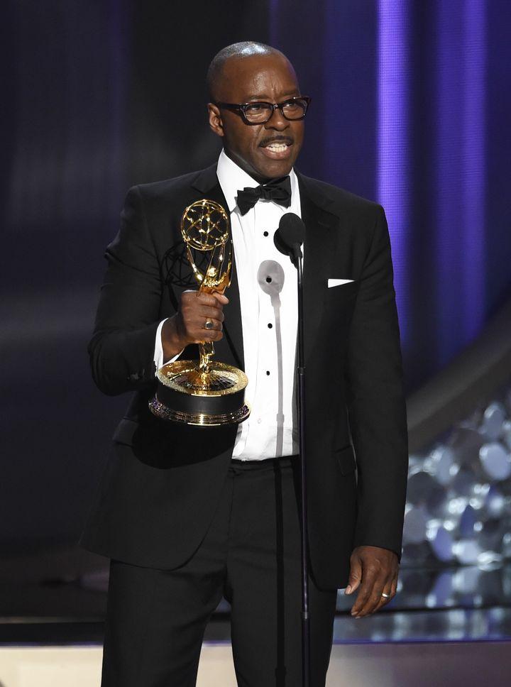 El Mejor Actor en Miniserie es Courtney B. Vance por ?The People v. O.J. Simpson.