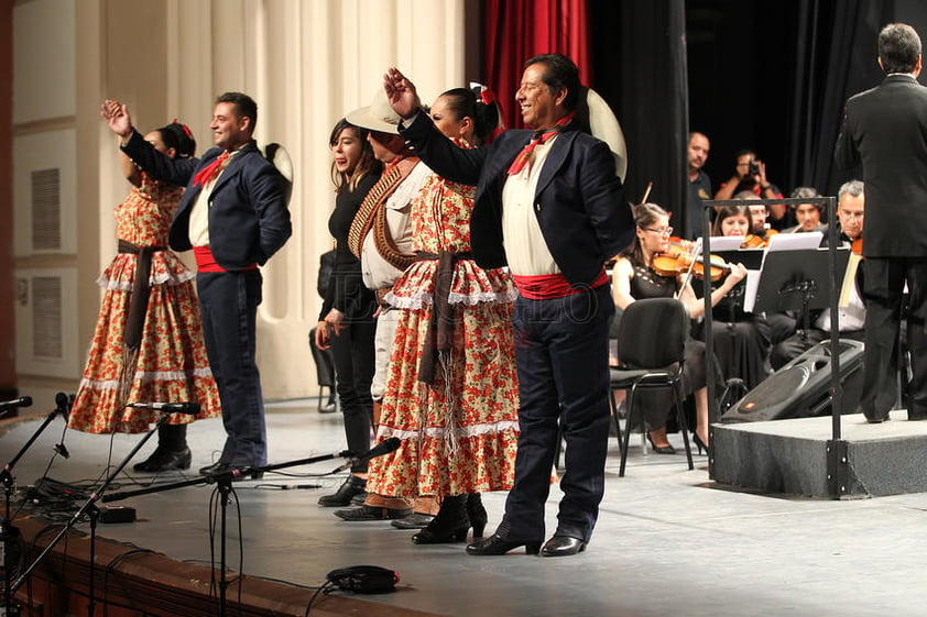 El evento cultural, iniciativa de la Primera Escuela de Arpa Tradicional de Durango, concluyó anoche en el Teatro Ricardo Castro con un histórico concierto titulado 'Arpa sin fronteras'.