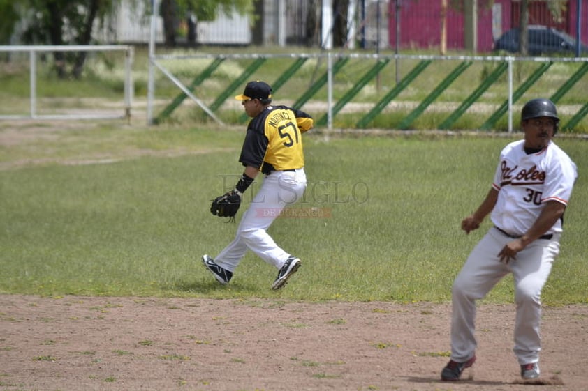 La derrota se le adjudicó a Pedro Candia. El 5 de Mayo superó 12-10 al Deportivo Santoyo.