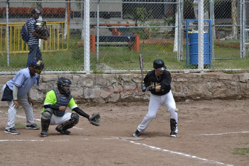 En más actividad, Ángel Hernández contó con el batazo oportuno para derrotar 15-12 al Deportivo Cancún.