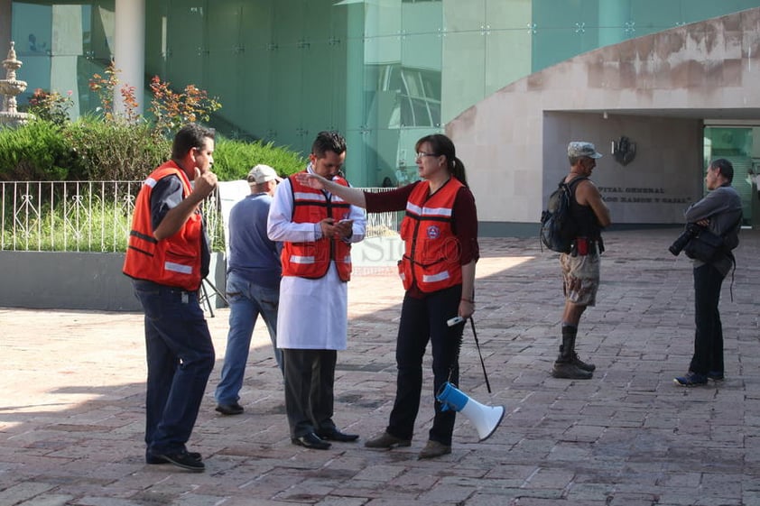 Afortunadamente sólo se trató de un simulacro. Cuando la representación terminó, todos volvieron a sus lugares de trabajo con más conocimientos para saber cómo actuar, en caso de una emergencia real.