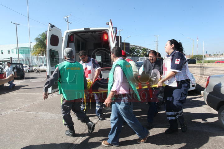 Una gran cantidad de ambulancias se empezaron a movilizar, preocupando a quienes se encontraban alrededor de la manzana.