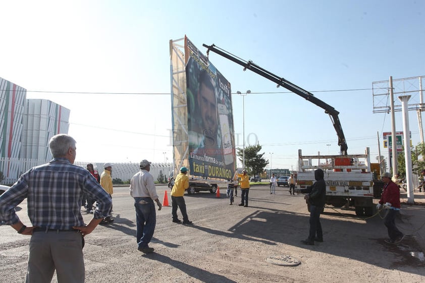 De acuerdo a lo manifestado por el titular de la dependencia, Hugo Alejandro Fierro Juárez el costo que representará el quitar las estructuras de calles y avenidas de la ciudad implicará una erogación de manera global de 720 mil pesos.