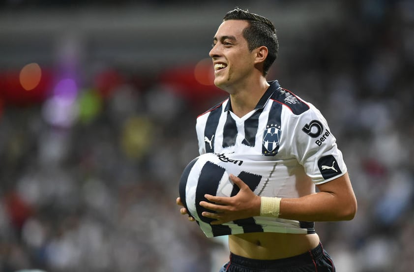 Rogelio Funes Mori de Rayados de Monterrey festeja una anotación ante Santos Laguna.