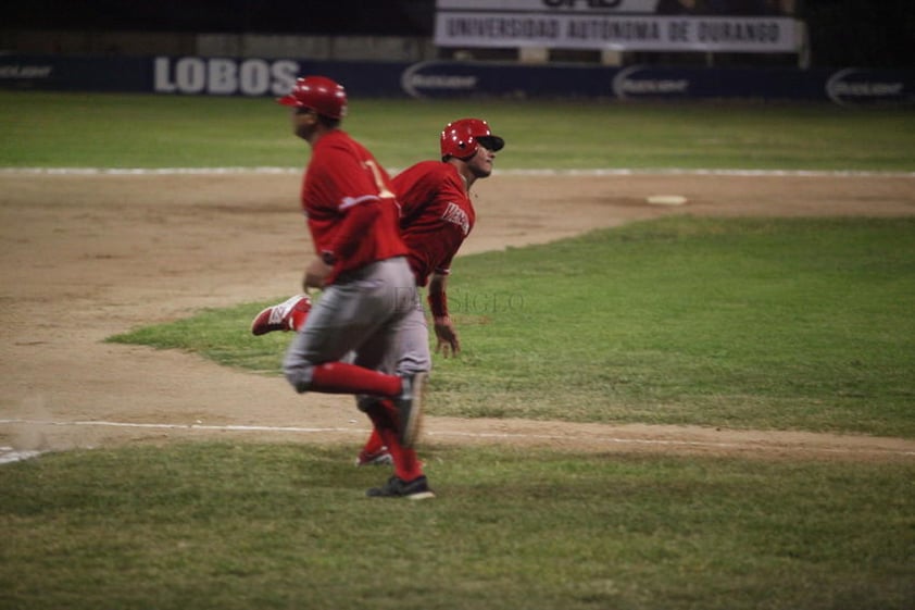 Los mazatlecos aumentaron la ventada a 7-2 en el tercer episodio. En el quinto, Los Mochis se acercaron a 7-3, pero Mazatlán volvió al ataque para poner la pizarra en 10-3. En la sexta entrada Cañeros movió los números a 10-5, pero después se acercó más en la séptica con dos carreras para poner la pizarra en 10-7.