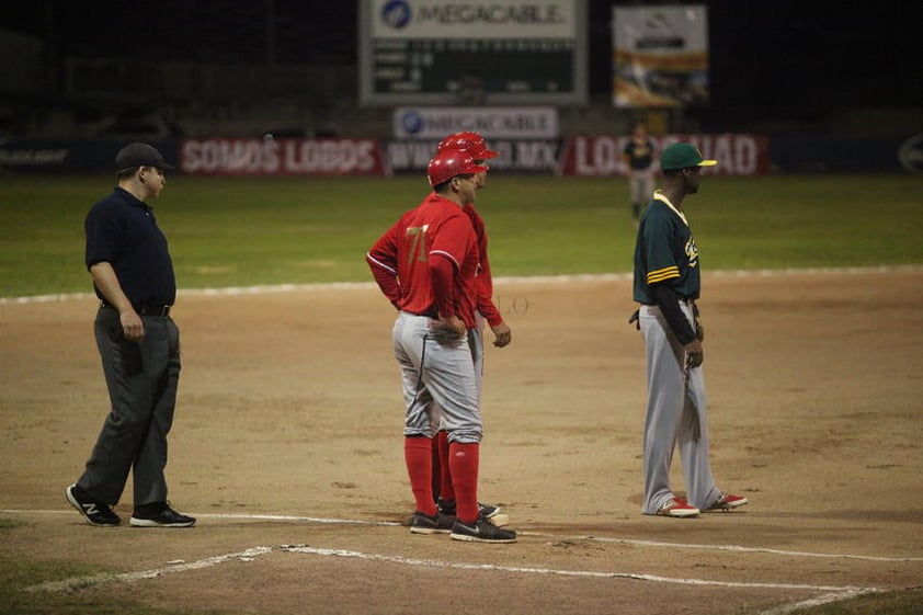 Los mazatlecos aumentaron la ventada a 7-2 en el tercer episodio. En el quinto, Los Mochis se acercaron a 7-3, pero Mazatlán volvió al ataque para poner la pizarra en 10-3. En la sexta entrada Cañeros movió los números a 10-5, pero después se acercó más en la séptica con dos carreras para poner la pizarra en 10-7.