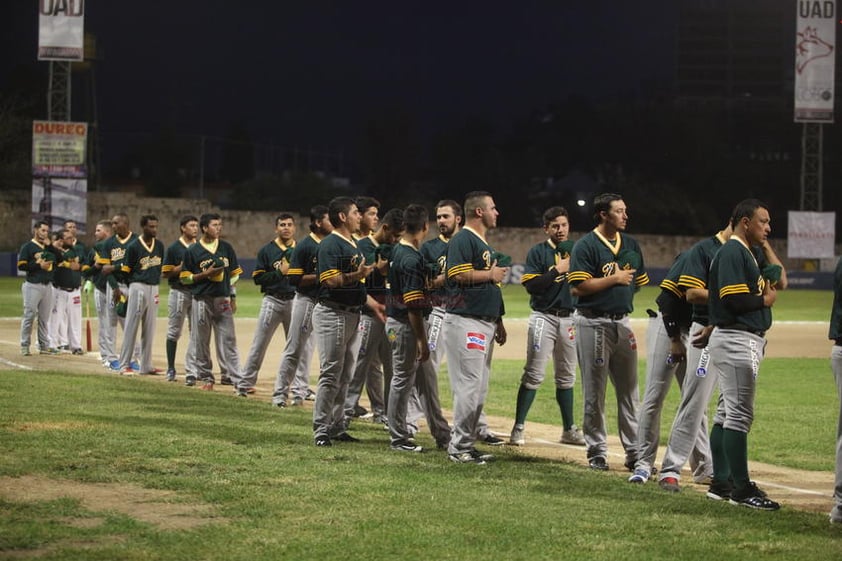 Después de una emotiva ceremonia de inauguración en donde el primer mandatario del estado de Durango se comprometió ante un estadio completamente lleno a construir un parque nuevo, con características para albergar la pelota profesional, los dos equipos brincaron al diamante duranguense.