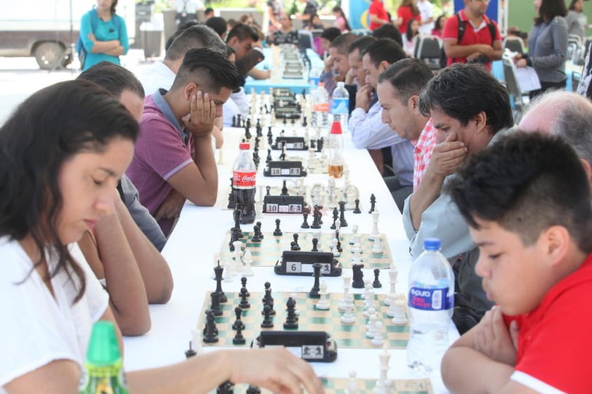 De manera invicto Jesús Cabrera González conquistó la división preparatoriana. El segundo lugar fue para Martín González Ramos y completó el podio Karla Martínez Pinedo, en una categoría que se mostró gran calidad y talento.