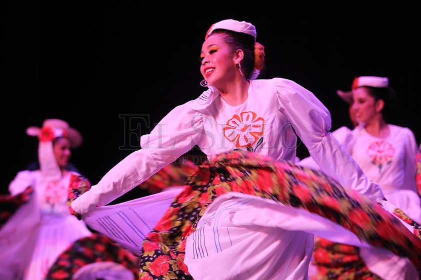 La expresión corporal también protagonizó el fin de semana y con galas de danza en diversos puntos de la ciudad.