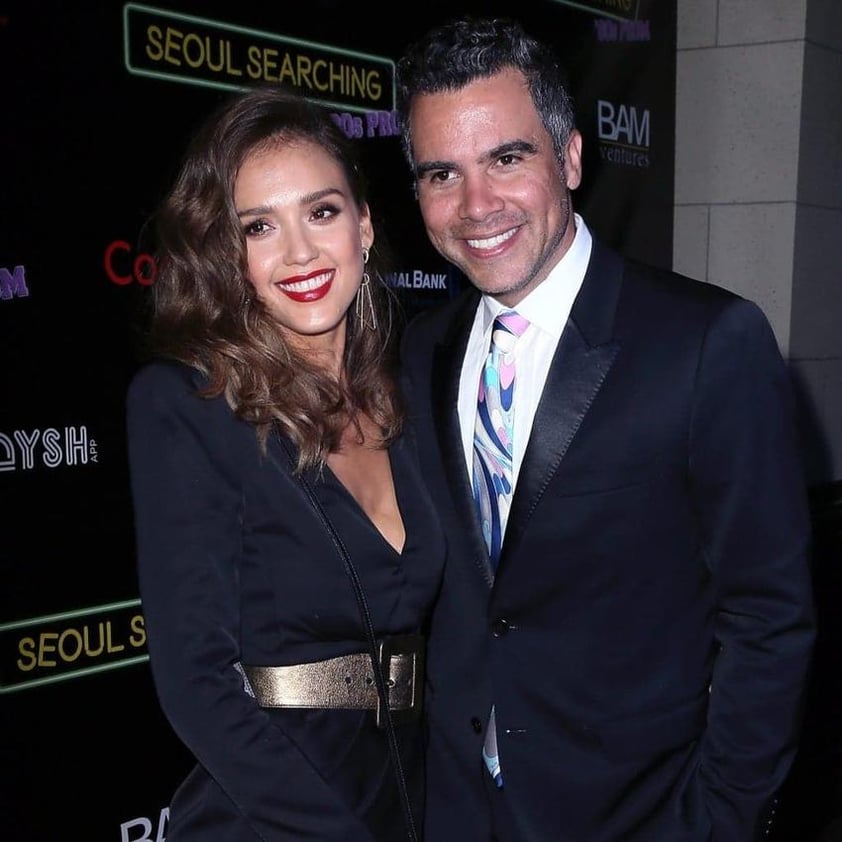 Jessica Alba y Cash Warren. Cuando quedaban unas pocas semanas para el nacimiento de su primer hijo, decidieron formalizar su relación en una boda secreta en la corte de Beverly Hills. Fue tan privada, que sólo acudieron los novios y un testigo.