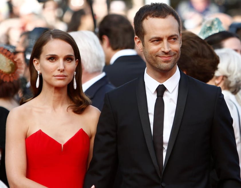 Natalie Portman y Benjamin Millepied. Luego de dos años de relación, y convertirse en padres de un niño, Aleph, se casaron en California. Con cien invitados como testigos, en una ceremonia súper sencilla bajo el rito judío.