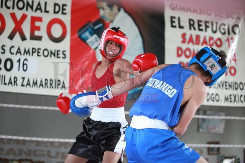 La tarde comenzó con el duelo entre Gerardo Pérez, del gimnasio Huills, contra Brandon Fernández, del Trejo's.