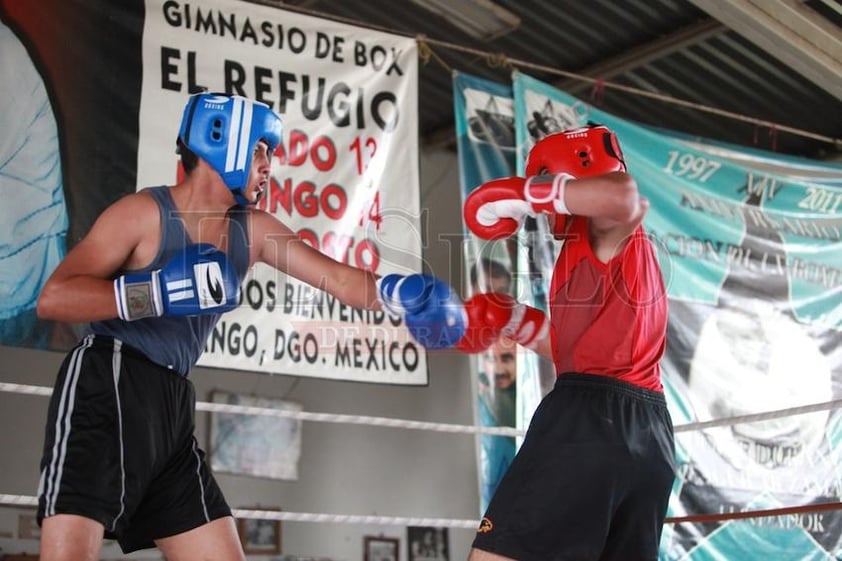 Desde el primer campanazo los dos gladiadores se olvidaron del estudio y se fueron al frente, levantando a los aficionados de sus asientos.