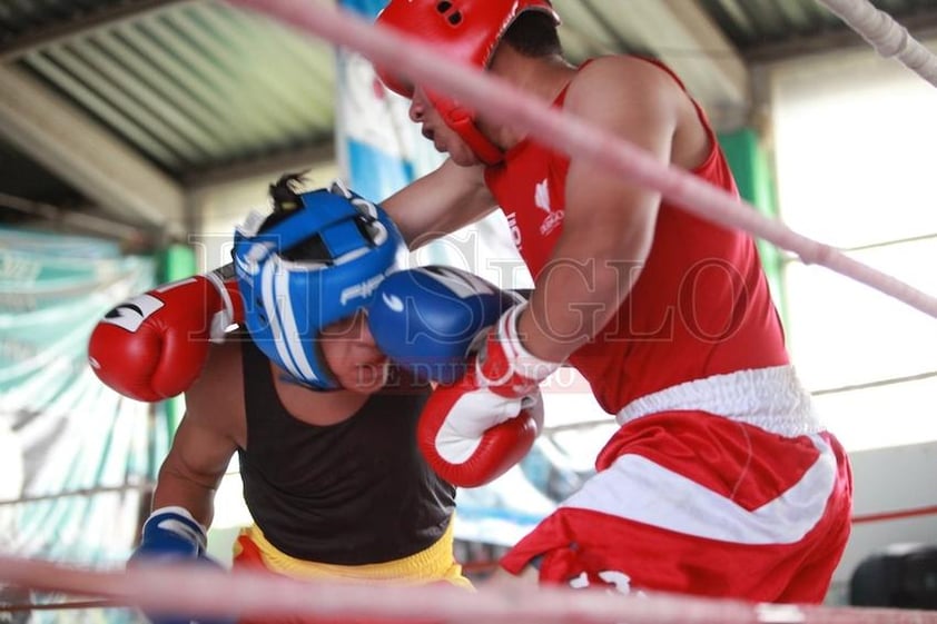 Para cerrar el primer bloque de la categoría Infantil Menor, en el peso de los 54 kilos, Jaime Castrellón, de los anfitriones de El Refugio, noqueó a Armado de la Parra, del Julio Aguilar.