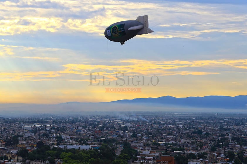 Dirigible 'surca' cielo de Durango