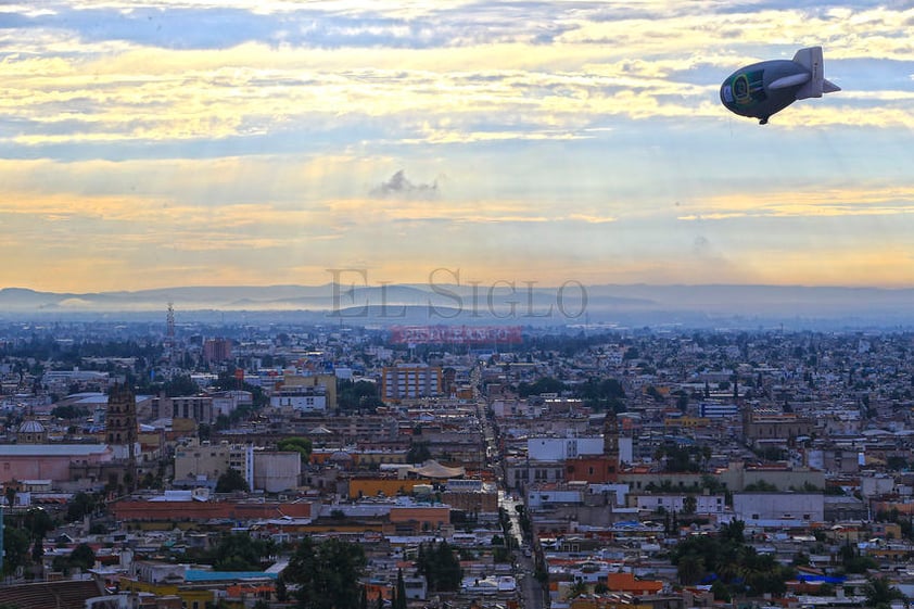 Dirigible 'surca' cielo de Durango