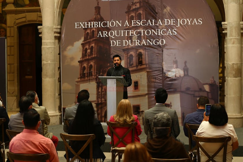 Aunque el creador de estas dos piezas no era arquitecto sino un 'diseñador de madera', ambas maquetas han sido comparadas con el trabajo de Manuel Tolsá.