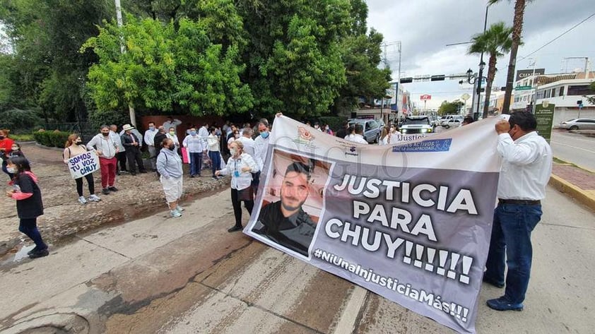 Pese a la lluvia, duranguense salen a exigir #JusticiaParaChuy