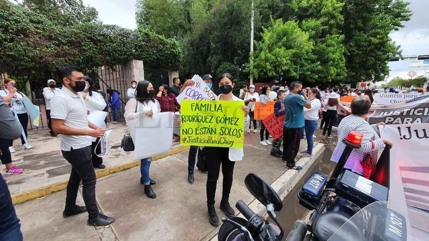 Pese a la lluvia, duranguense salen a exigir #JusticiaParaChuy