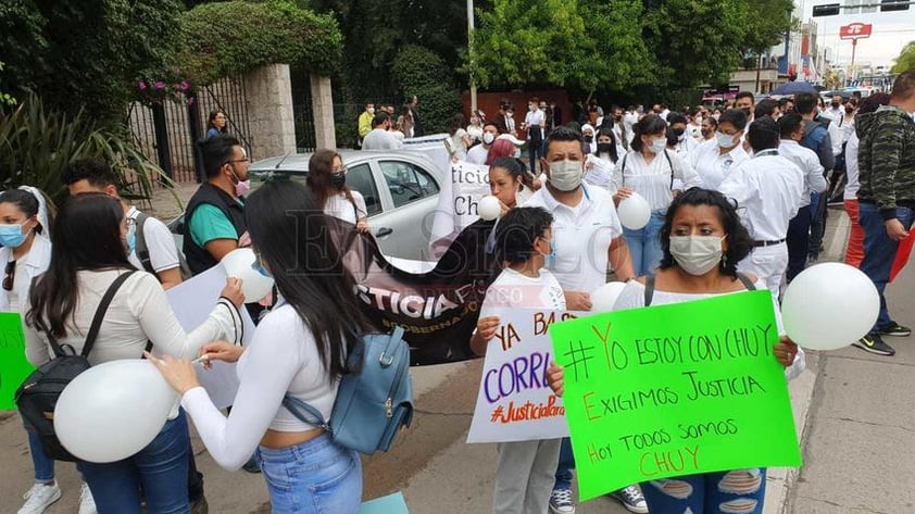 Pese a la lluvia, duranguense salen a exigir #JusticiaParaChuy