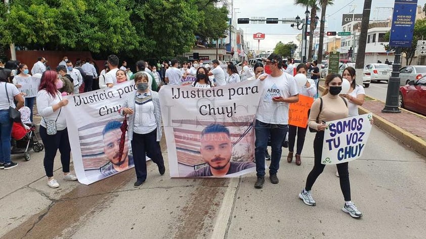 Pese a la lluvia, duranguense salen a exigir #JusticiaParaChuy