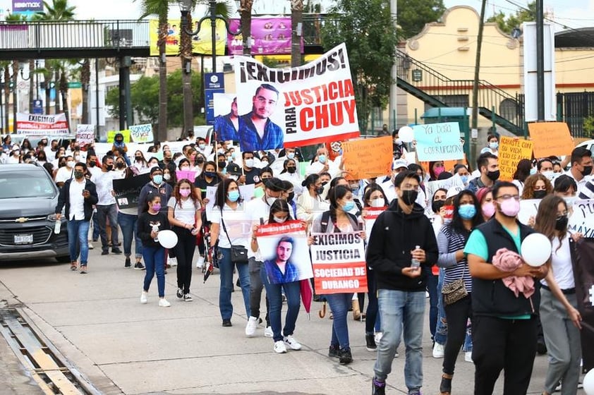 Pese a la lluvia, duranguense salen a exigir #JusticiaParaChuy