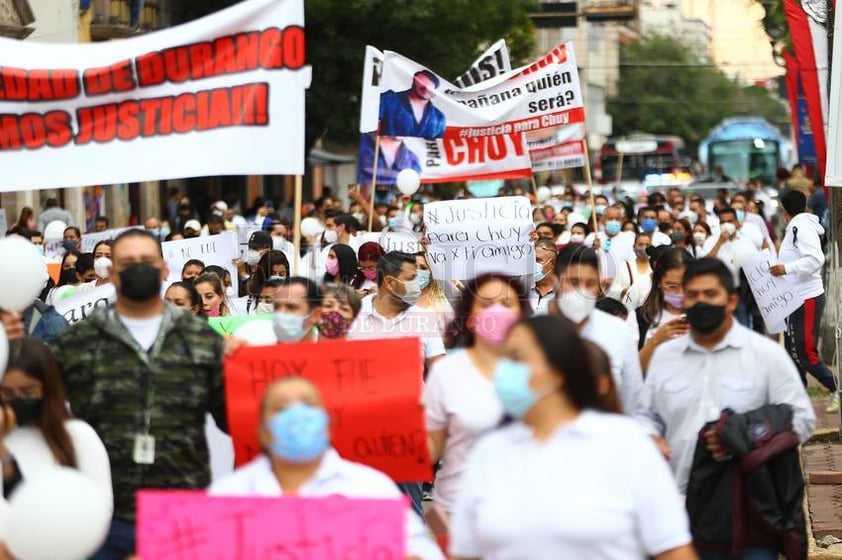 Pese a la lluvia, duranguense salen a exigir #JusticiaParaChuy