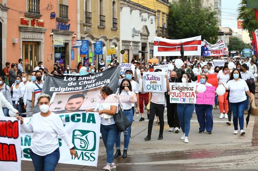 Pese a la lluvia, duranguense salen a exigir #JusticiaParaChuy