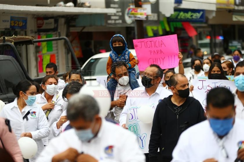 Pese a la lluvia, duranguense salen a exigir #JusticiaParaChuy