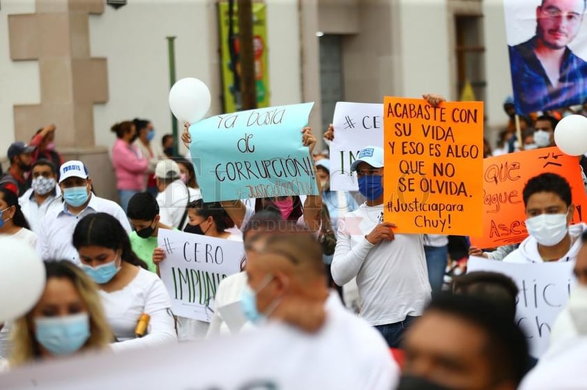 Pese a la lluvia, duranguense salen a exigir #JusticiaParaChuy