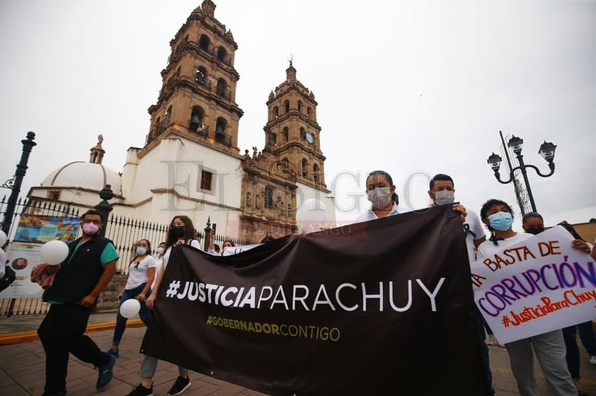 Pese a la lluvia, duranguense salen a exigir #JusticiaParaChuy