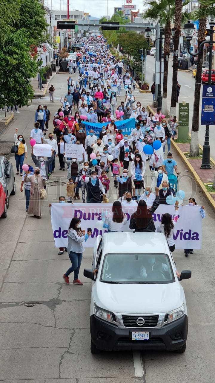 Colectivos marchan a favor de la vida